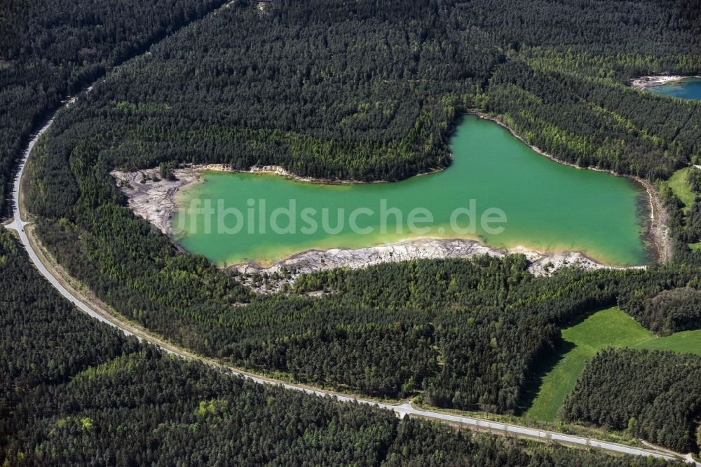 Luftbild Neunburg vorm Wald - Waldgebiete am Ufer des See Lindensee in Neunburg vorm Wald im Bundesland Bayern, Deutschland