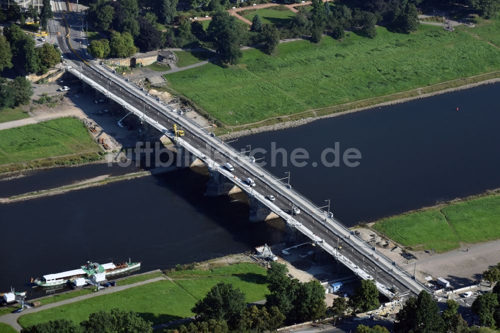 Dresden von oben - Waldschlösschenbrücke am Elbeufer in Dresden im Bundesland Sachsen