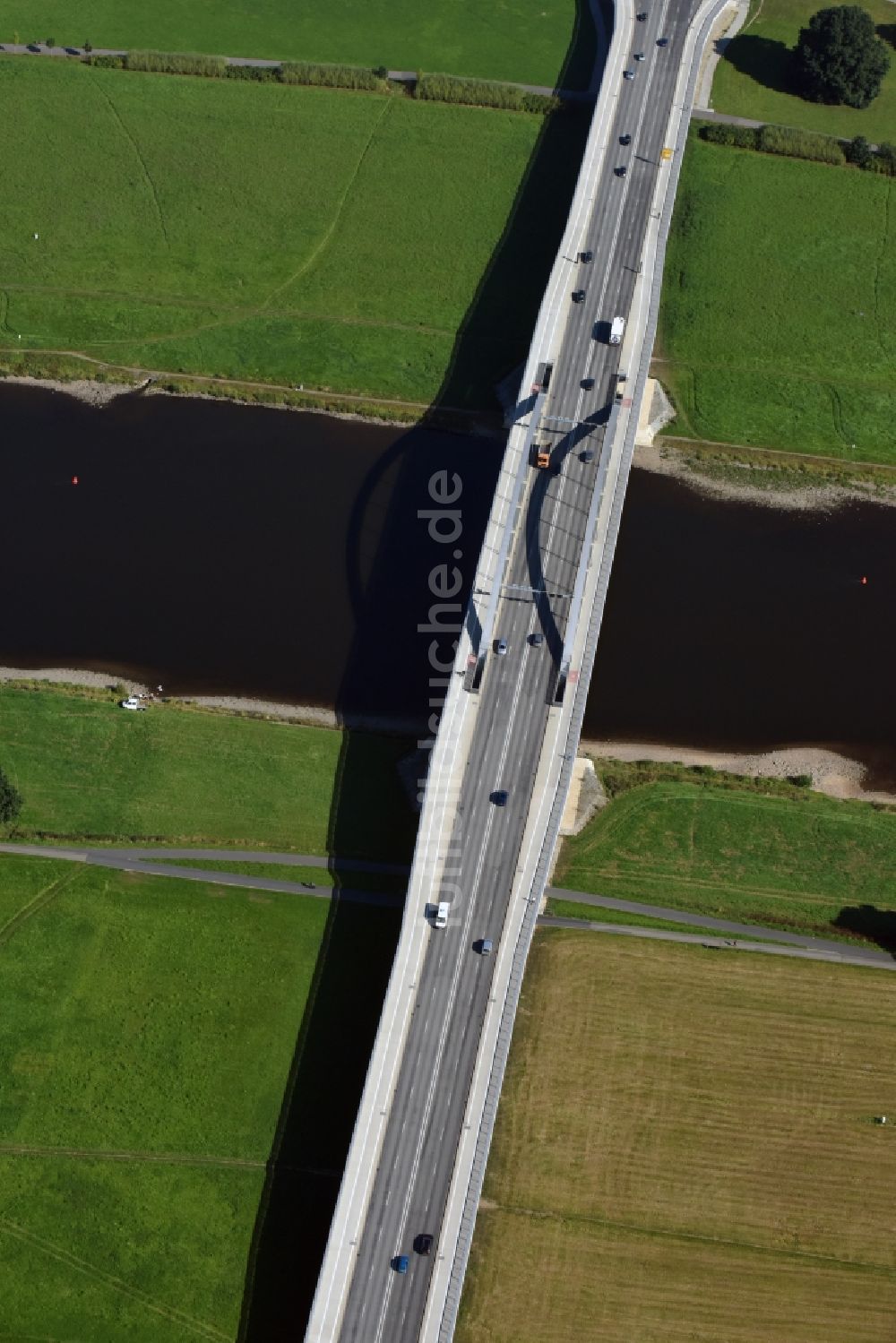 Luftbild Dresden - Waldschlösschenbrücke am Elbeufer in Dresden im Bundesland Sachsen