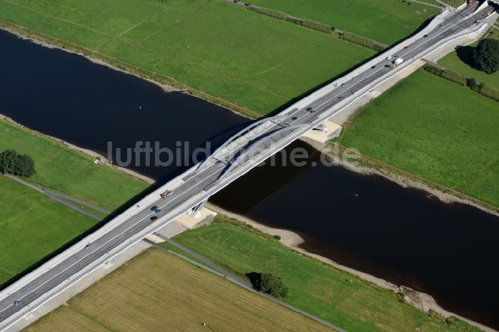 Luftbild Dresden - Waldschlösschenbrücke am Elbeufer in Dresden im Bundesland Sachsen