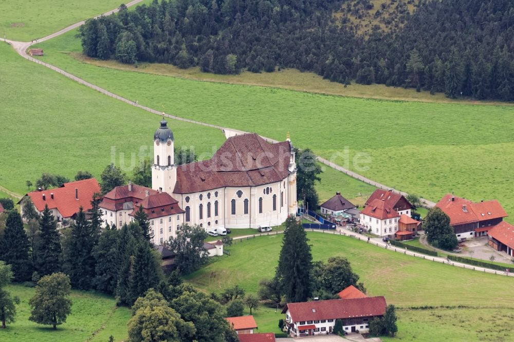 Steingaden aus der Vogelperspektive: Wallfahrtskirche Wieskirche in Steingaden, Ortsteil Wies, im Bundesland Bayern