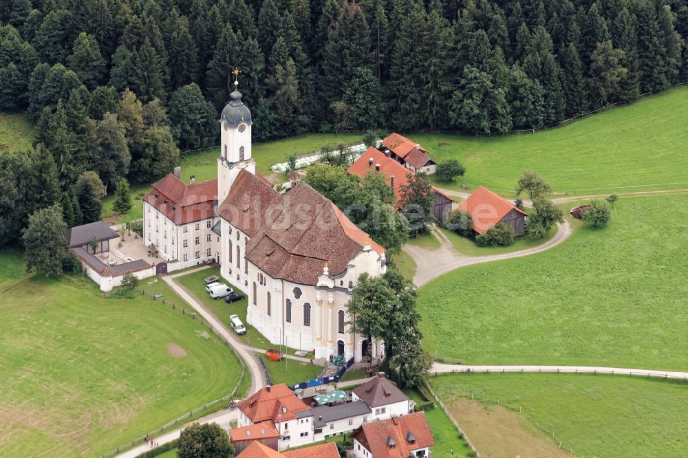 Steingaden aus der Vogelperspektive: Wallfahrtskirche Wieskirche in Steingaden, Ortsteil Wies, im Bundesland Bayern