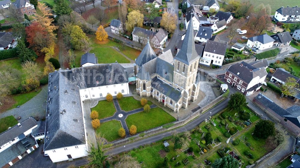 Luftaufnahme Hennef (Sieg) - Wallfahrtskirche Zur schmerzhaften Mutter Gottes in Bödingen im Bundesland Nordrhein-Westfalen, Deutschland