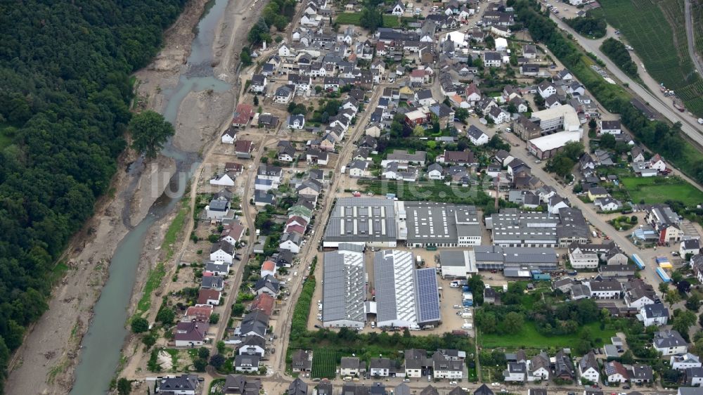 Luftaufnahme Bad Neuenahr-Ahrweiler - Walporzheim nach der Hochwasserkatastrophe im Ahrtal diesen Jahres im Bundesland Rheinland-Pfalz, Deutschland