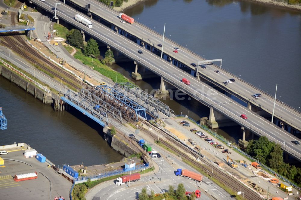 Hamburg von oben - Waltershofer Bahnbrücke und Autobahnbrücke A7 in Hamburg-Mitte / Waltershof