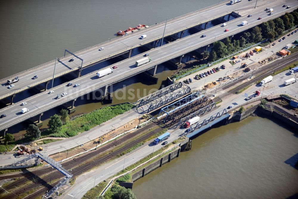 Hamburg von oben - Waltershofer Bahnbrücke und Autobahnbrücke A7 in Hamburg-Mitte / Waltershof