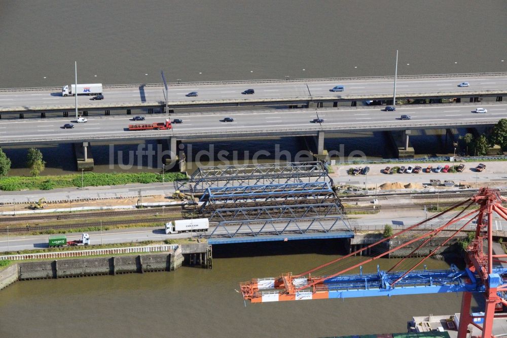 Hamburg aus der Vogelperspektive: Waltershofer Bahnbrücke und Autobahnbrücke A7 in Hamburg-Mitte / Waltershof