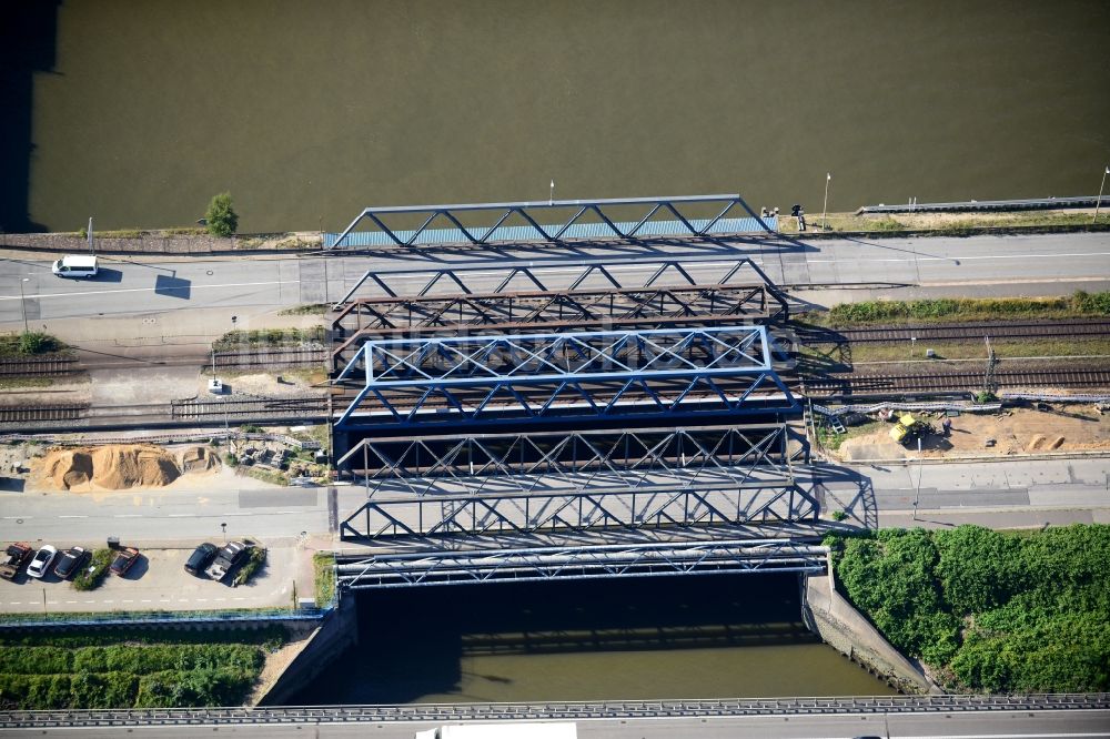 Luftbild Hamburg - Waltershofer Bahnbrücke in Hamburg-Mitte / Waltershof