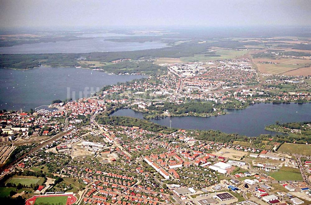 Waren / Müritz aus der Vogelperspektive: Waren/Müritz in Mecklenburg Vorpommern Stadtansicht von Waren von Osten her