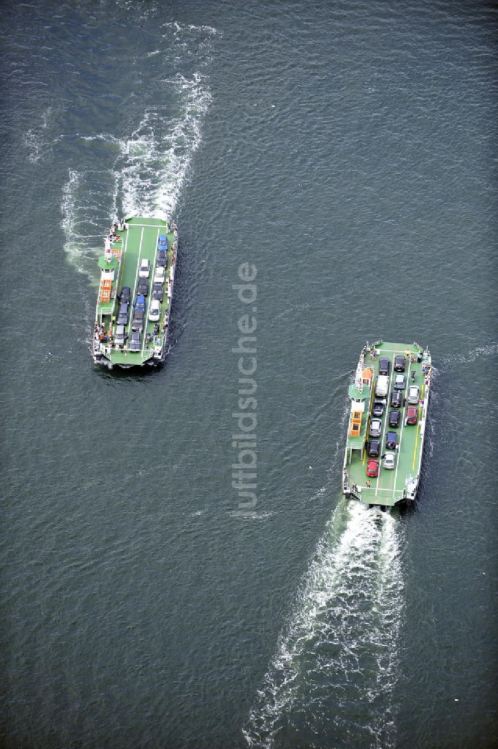 Luftbild Rostock - Warnemünde - Warnowfähren zwischen Warnemünde und Hohe Dühne