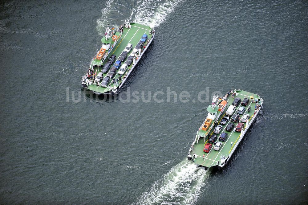 Luftaufnahme Rostock - Warnemünde - Warnowfähren zwischen Warnemünde und Hohe Dühne