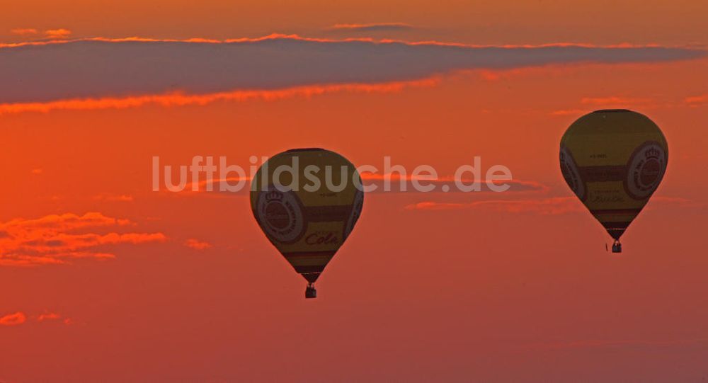 Luftbild Warstein - Warsteiner Internationale Mongolfiade