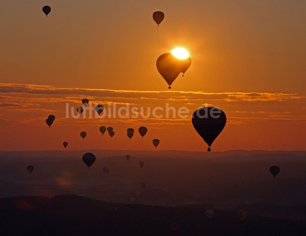 Luftaufnahme Warstein - Warsteiner Internationale Mongolfiade