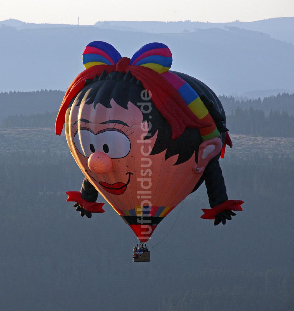 Luftaufnahme Warstein - Warsteiner Internationale Mongolfiade