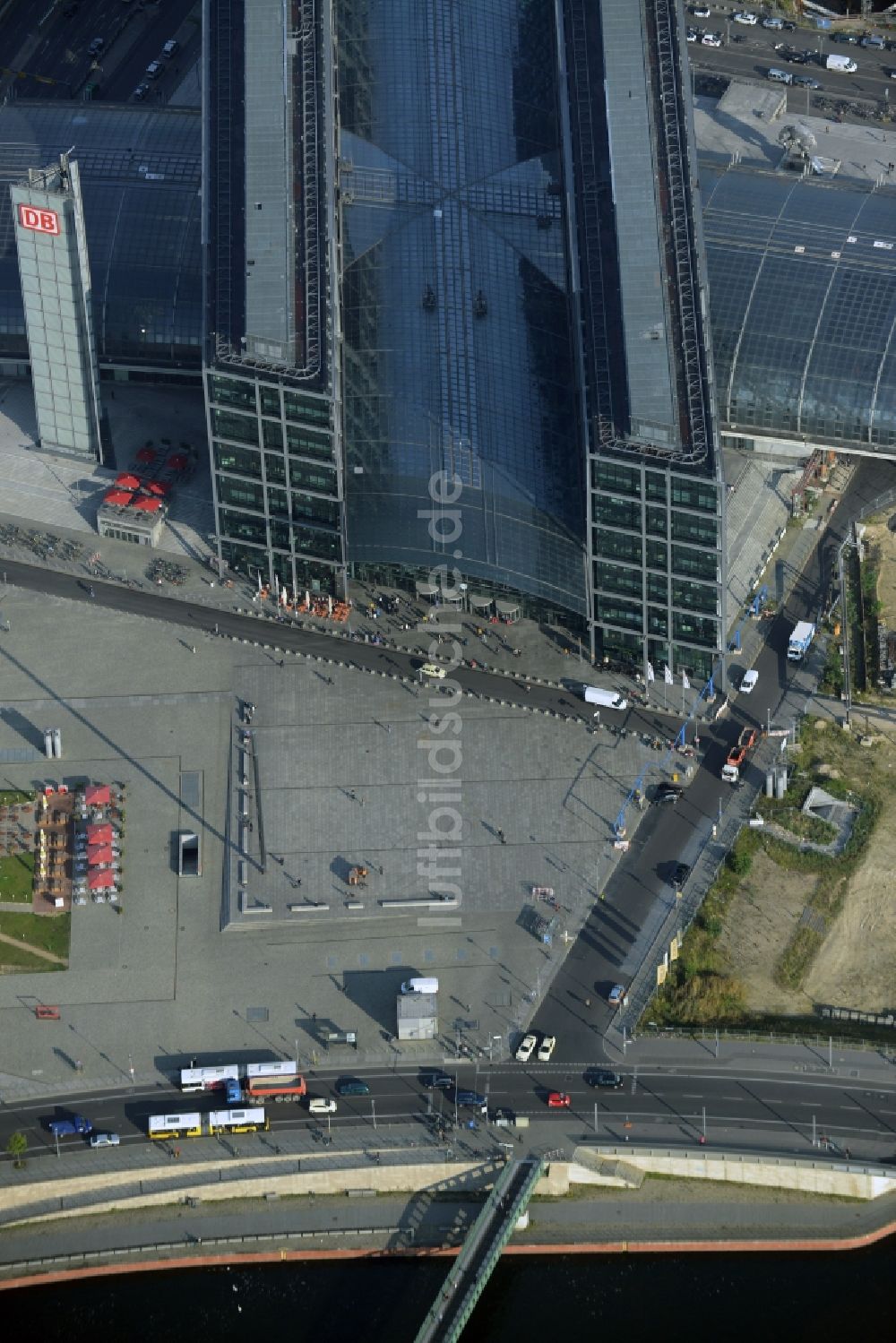 Luftbild Berlin - Washington Platz mit dem Berliner Hauptbahnhof im Ortsteil Moabit in Berlin