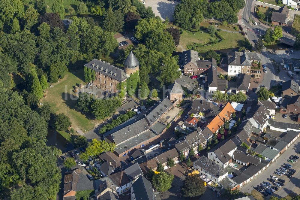 Brüggen aus der Vogelperspektive: Wasserburg Brüggen in Nordrhein-Westfalen