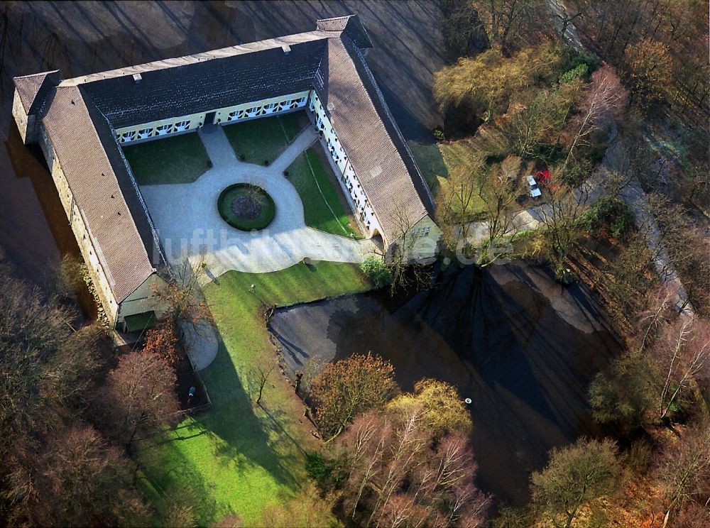 Langenfeld OT Wiesenscheid von oben - Wasserburg Haus Graven im Bundesland Nordrhein-Westfalen