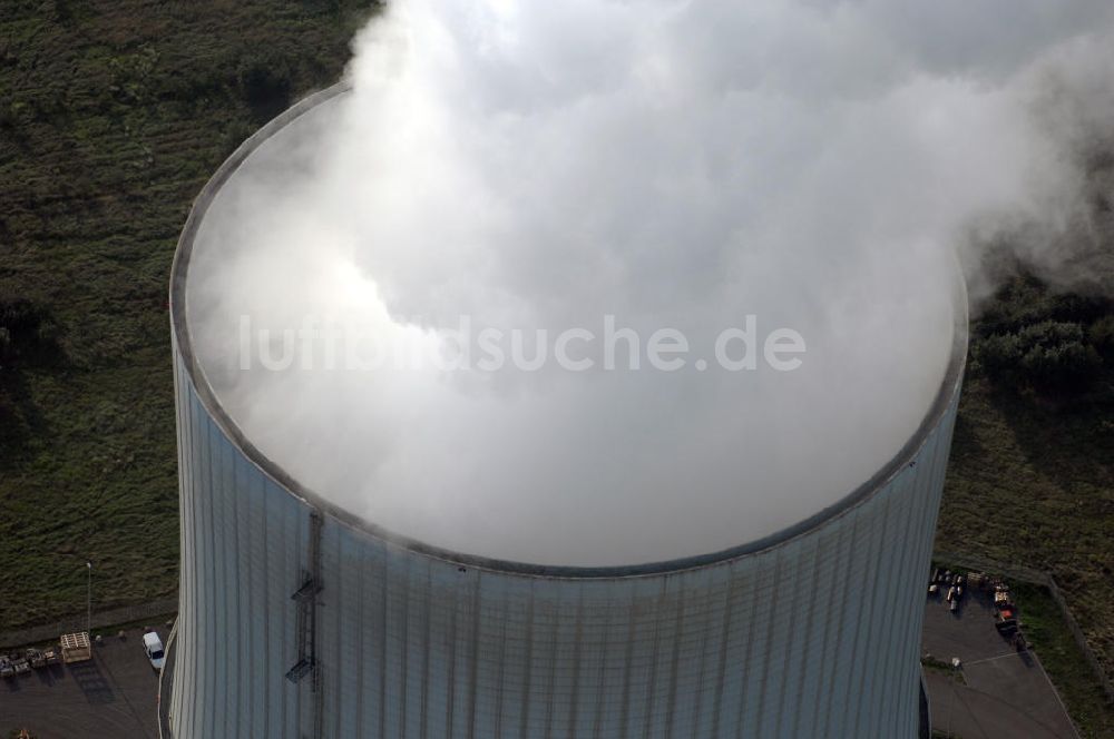 Luftbild Schwarze Pumpe - Wasserdampfwolken an den Kühltürmen des Kraftwerkes Schwarze Pumpe