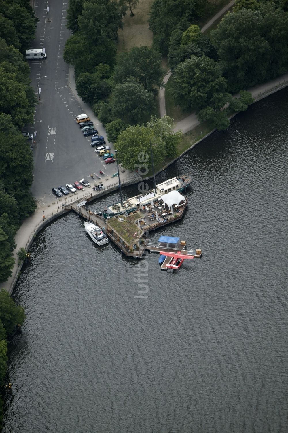 Berlin von oben - Wasserflugzeug Landeplatz in Berlin Treptow