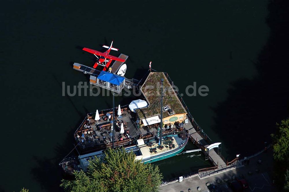 Luftbild Berlin / Treptow - Wasserflugzeugstation an der Insel der Jugend in Berlin-Treptow und Blick auf den Club MS Hoppetosse Eichenstr,4 am Spreeufer