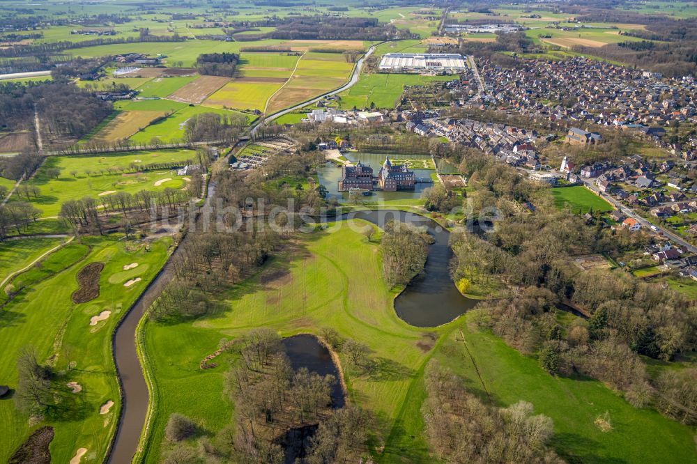 Luftbild Isselburg - Wassergraben und Parkanlagen am Wasserschloß Anholt in Isselburg im Bundesland Nordrhein-Westfalen, Deutschland