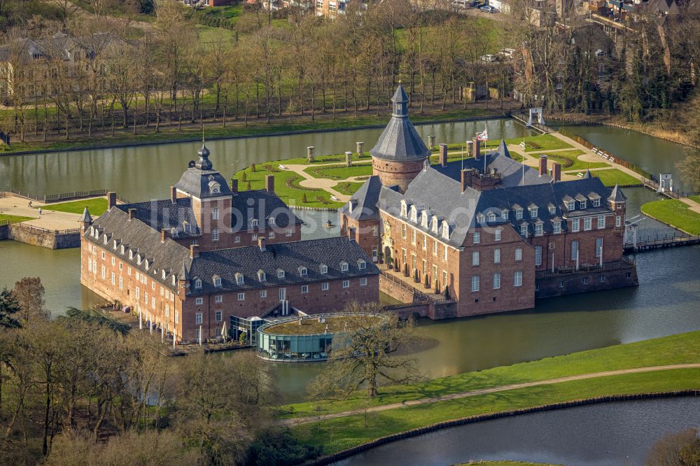 Luftbild Isselburg - Wassergraben und Parkanlagen am Wasserschloß Anholt in Isselburg im Bundesland Nordrhein-Westfalen, Deutschland