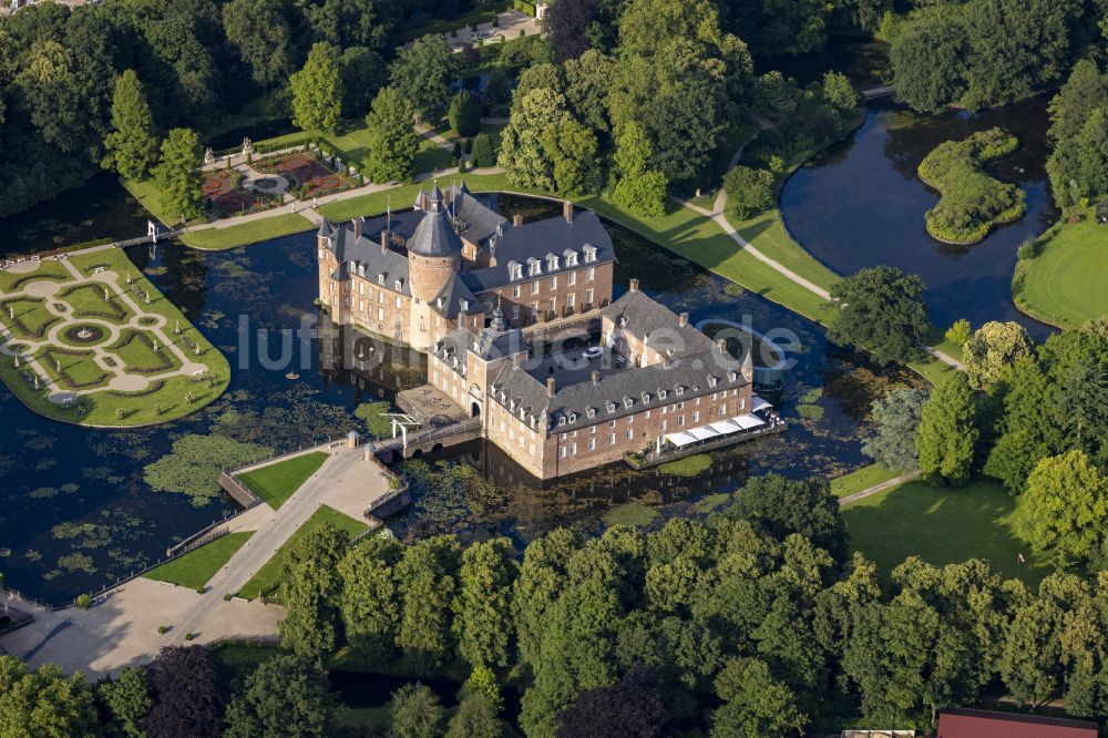 Luftbild Anholt - Wassergraben und Parkanlagen am Wasserschloß Anholt in Isselburg im Bundesland Nordrhein-Westfalen, Deutschland