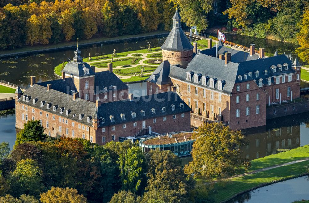 Luftbild Isselburg - Wassergraben und Parkanlagen am Wasserschloß Anholt in Isselburg im Bundesland Nordrhein-Westfalen, Deutschland