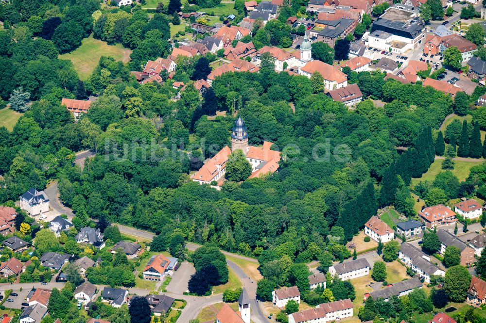 Diepholz von oben - Wassergraben mit Wasserschloß Schloss und Amtsgericht in Diepholz im Bundesland Niedersachsen, Deutschland