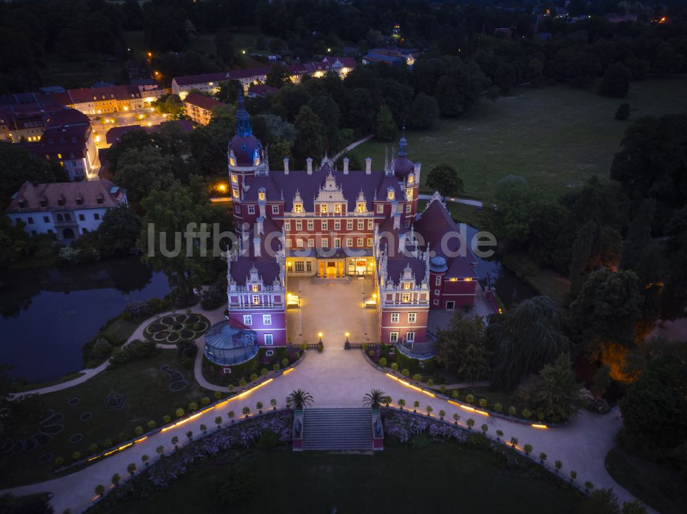 Luftbild Bad Muskau - Wassergraben mit Wasserschloß - Schloss Bad Muskau an der Schloßstraße in Bad Muskau im Bundesland Sachsen, Deutschland