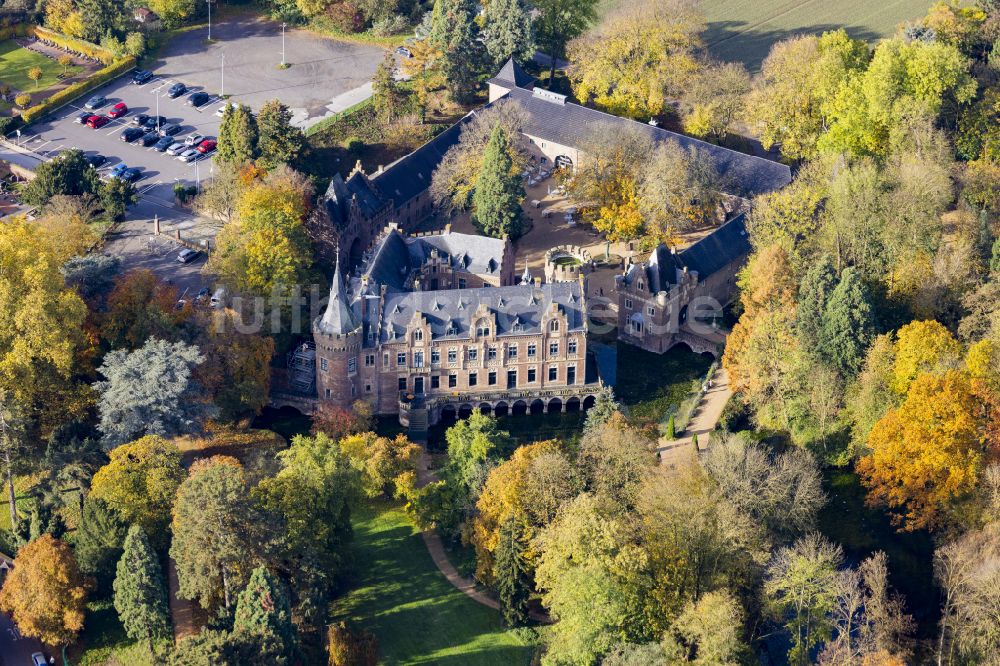 Paffendorf von oben - Wassergraben mit Wasserschloß Schloss in Bergheim im Bundesland Nordrhein-Westfalen, Deutschland