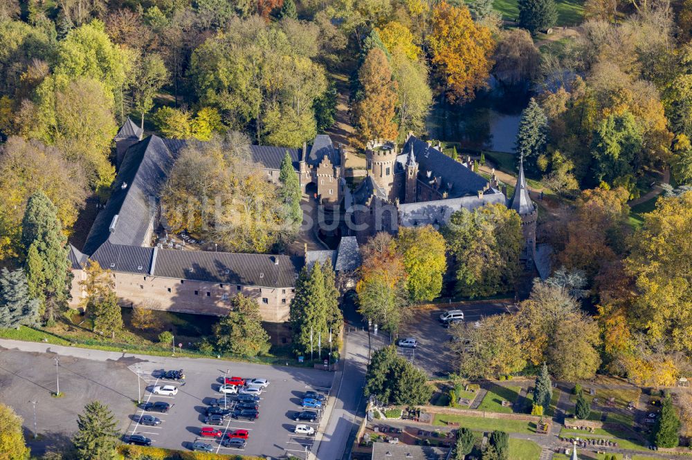 Luftaufnahme Paffendorf - Wassergraben mit Wasserschloß Schloss in Bergheim im Bundesland Nordrhein-Westfalen, Deutschland