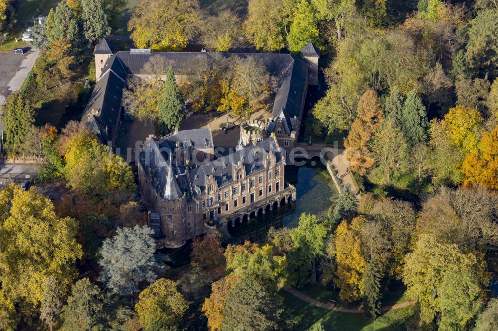 Paffendorf von oben - Wassergraben mit Wasserschloß Schloss in Bergheim im Bundesland Nordrhein-Westfalen, Deutschland