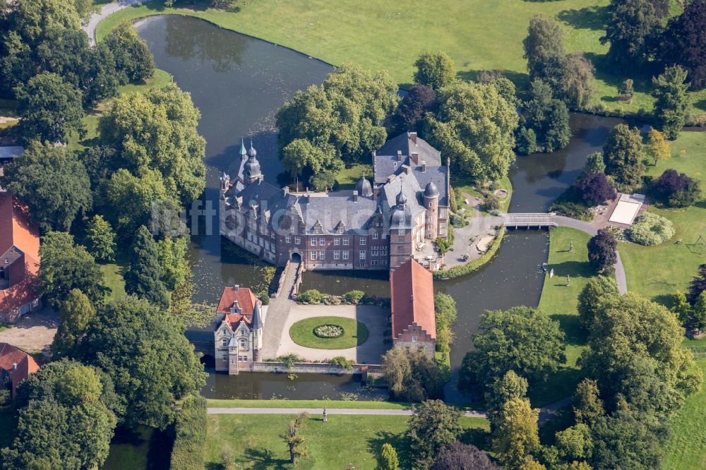 Luftbild Rosendahl - Wassergraben mit Wasserschloß Schloss Darfeld in Rosendahl im Bundesland Nordrhein-Westfalen, Deutschland