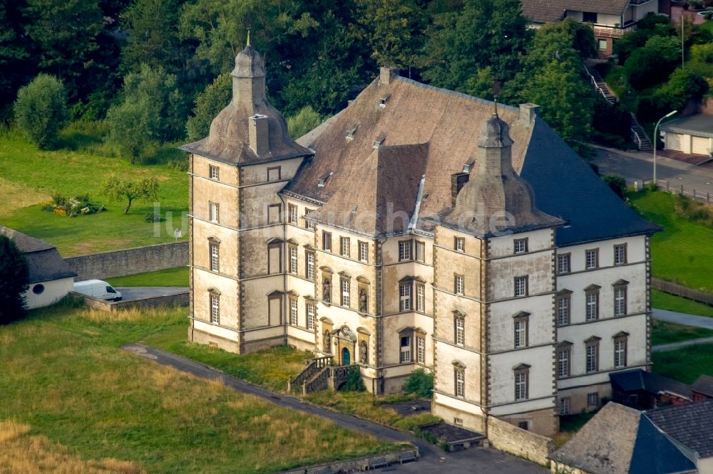 Luftbild Warstein - Wassergraben mit Wasserschloß Schloss - Deutschordensschloss in Mülheim in Warstein im Bundesland Nordrhein-Westfalen