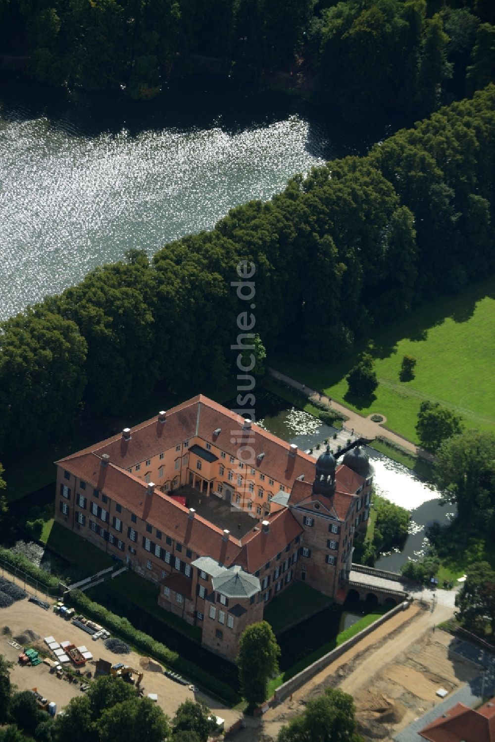 Luftbild Eutin - Wassergraben mit Wasserschloß Schloss Eutin in Eutin im Bundesland Schleswig-Holstein