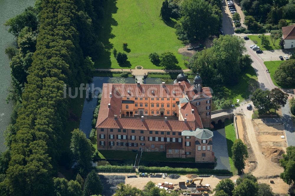 Luftbild Eutin - Wassergraben mit Wasserschloß Schloss Eutin in Eutin im Bundesland Schleswig-Holstein