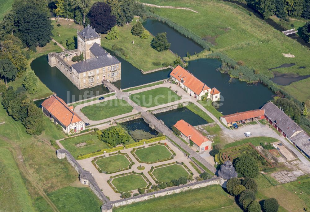 Luftbild Melle - Wassergraben mit Wasserschloß Schloss Gesmold in Melle im Bundesland Niedersachsen, Deutschland