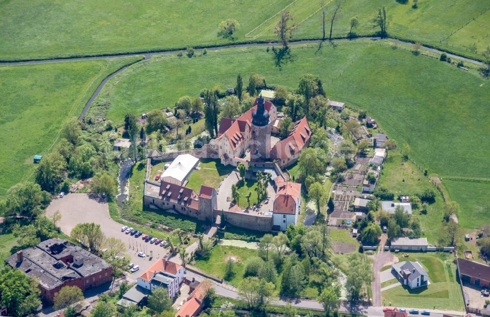 Luftaufnahme Gommern - Wassergraben mit Wasserschloß Schloss in Gommern im Bundesland Sachsen-Anhalt, Deutschland