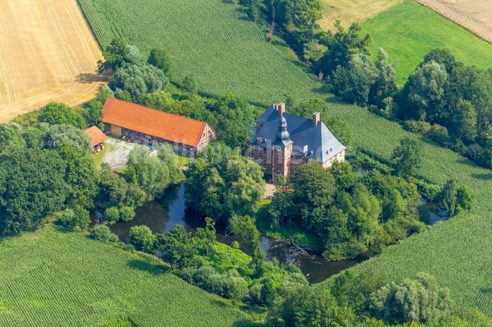 Luftbild Welver - Wassergraben mit Wasserschloß Schloss Haus Nehlen in Welver im Bundesland Nordrhein-Westfalen