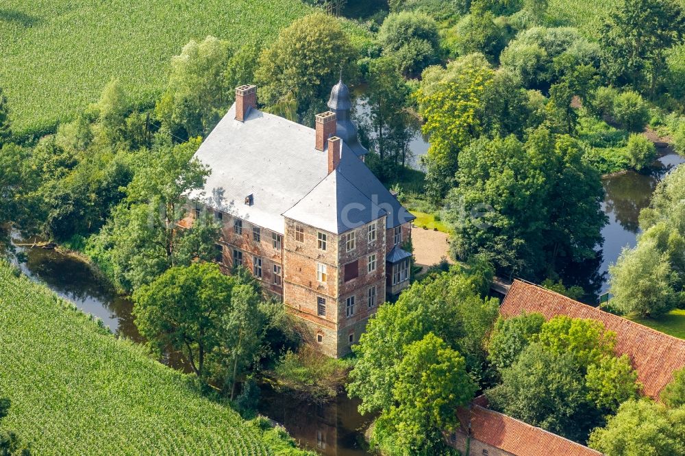 Luftbild Welver - Wassergraben mit Wasserschloß Schloss Haus Nehlen in Welver im Bundesland Nordrhein-Westfalen