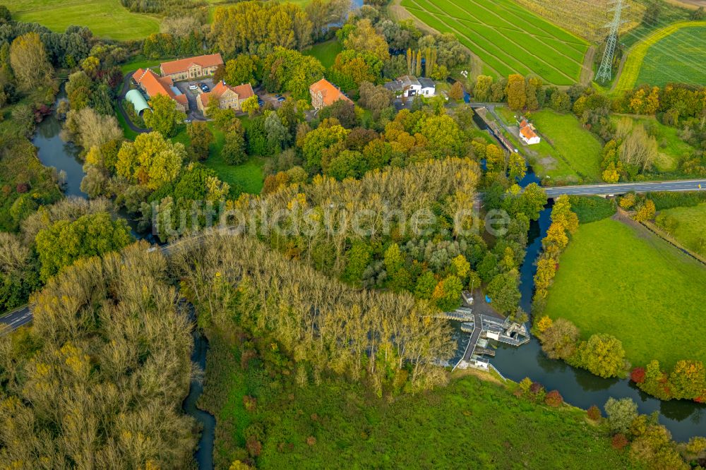 Hamm von oben - Wassergraben mit Wasserschloß Schloss Haus Uentrop in Hamm im Bundesland Nordrhein-Westfalen, Deutschland