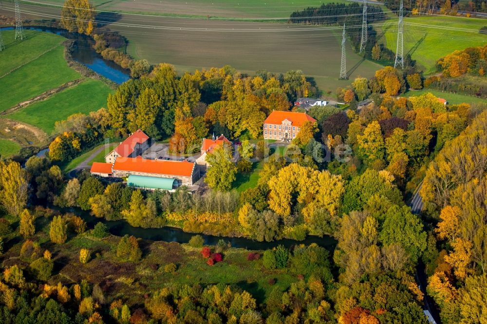 Luftaufnahme Hamm - Wassergraben mit Wasserschloß Schloss Haus Uentrop an der Lippe in Hamm im Bundesland Nordrhein-Westfalen