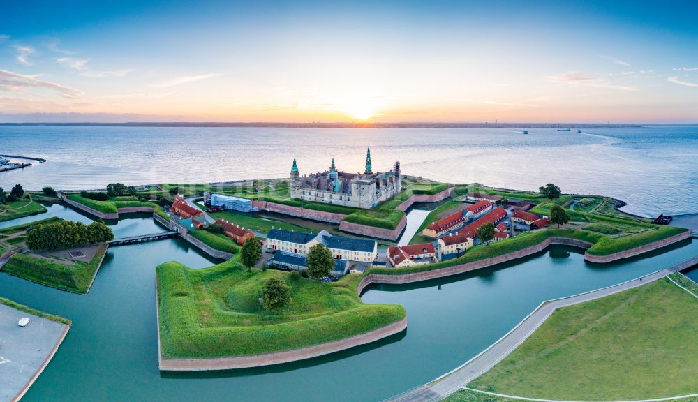 Helsingör aus der Vogelperspektive: Wassergraben mit Wasserschloß Schloss in Helsingör in Region Hovedstaden, Dänemark