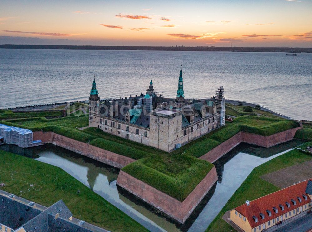 Luftbild Helsingör - Wassergraben mit Wasserschloß Schloss in Helsingör in Region Hovedstaden, Dänemark