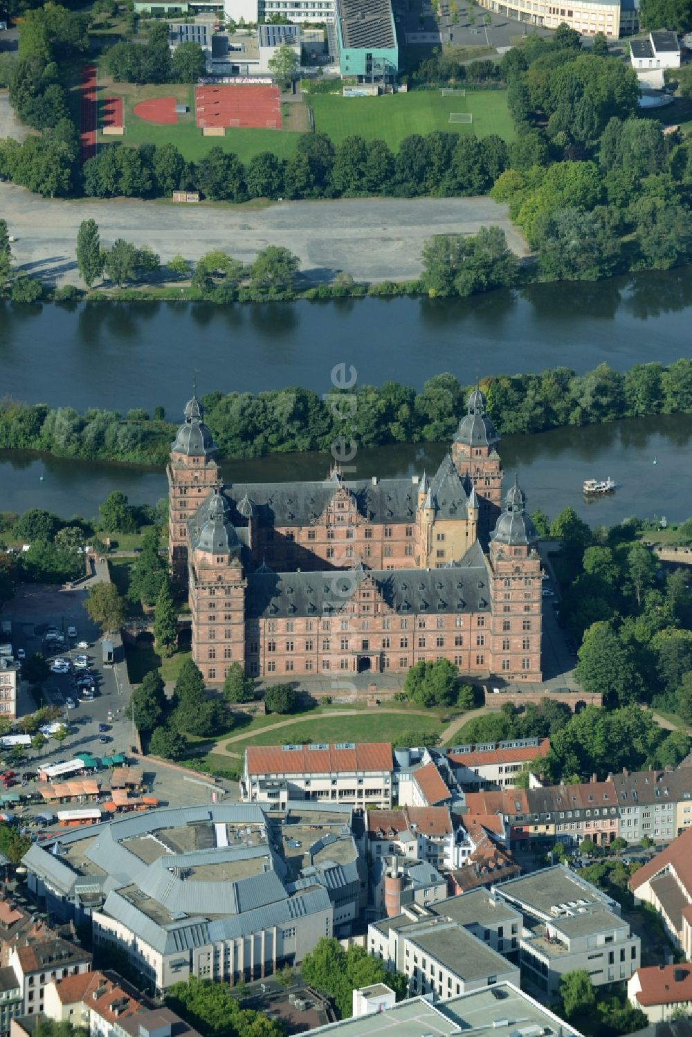 Luftbild Aschaffenburg - Wassergraben mit Wasserschloß Schloss Johannisburg in Aschaffenburg im Bundesland Bayern