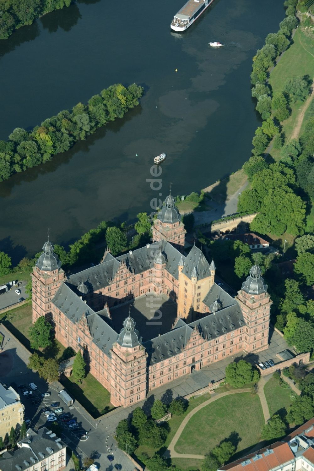 Luftbild Aschaffenburg - Wassergraben mit Wasserschloß Schloss Johannisburg in Aschaffenburg im Bundesland Bayern