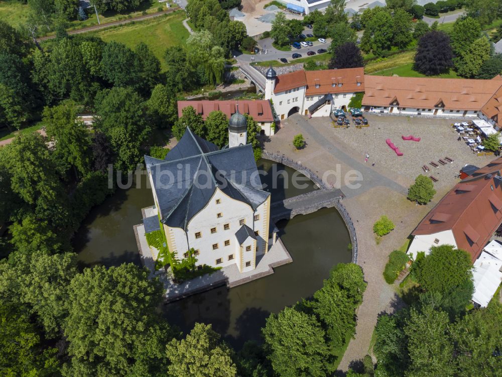 Chemnitz aus der Vogelperspektive: Wassergraben mit Wasserschloß Schloss Klaffenbach in Chemnitz im Bundesland Sachsen, Deutschland