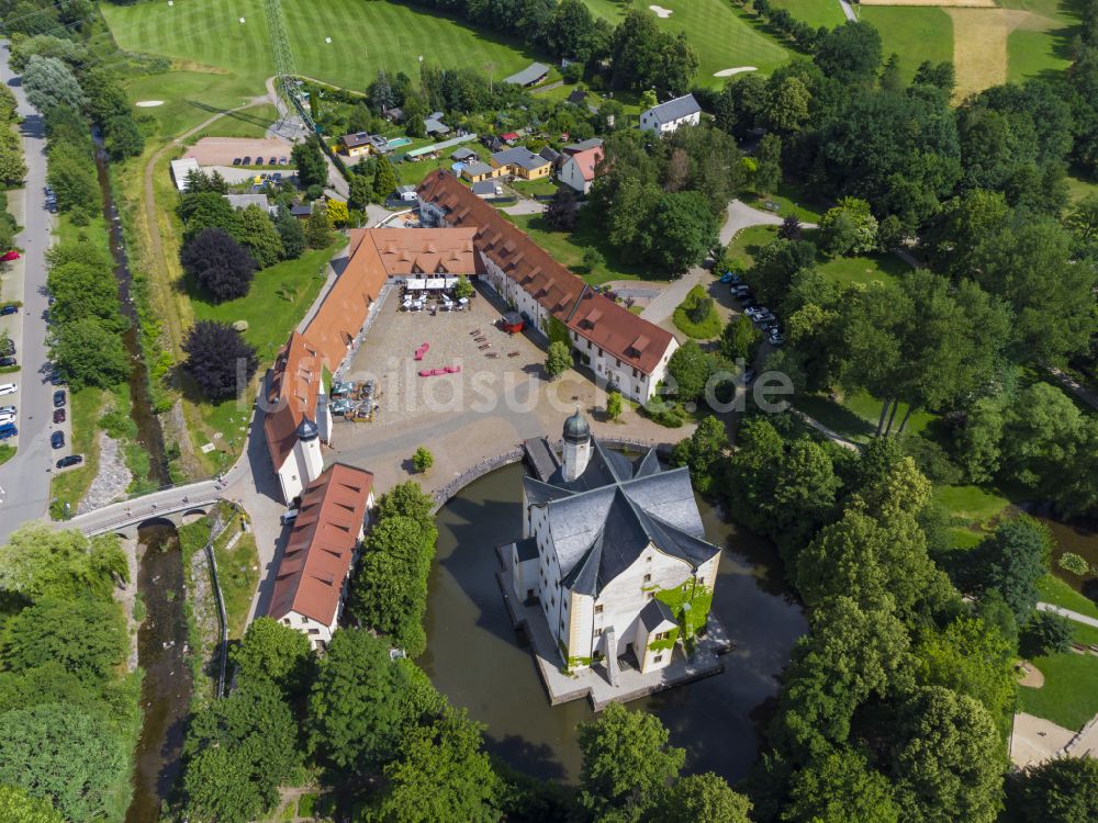 Luftaufnahme Chemnitz - Wassergraben mit Wasserschloß Schloss Klaffenbach in Chemnitz im Bundesland Sachsen, Deutschland