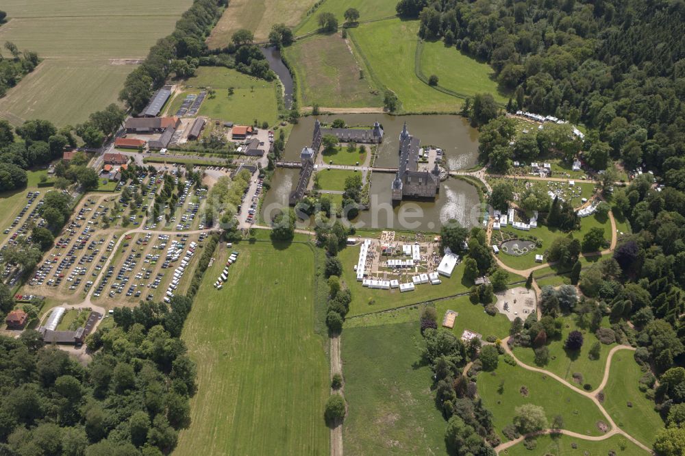 Luftaufnahme Lembeck - Wassergraben mit Wasserschloß Schloss in Lembeck im Bundesland Nordrhein-Westfalen, Deutschland